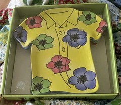 Set of 4 In Box Hawaiian Theme Colored Shirt Acrylic Plates New