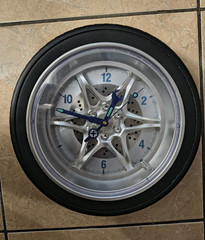 14 in Tire Rim Wheel Wall Clock Black/Silver Analog Quartz Battery